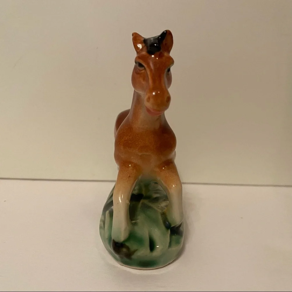 HORSE FIGURINE FIGURE CHINA PORCELAIN BROWN GREEN VINTAGE EQUINE HOME ACCENT
